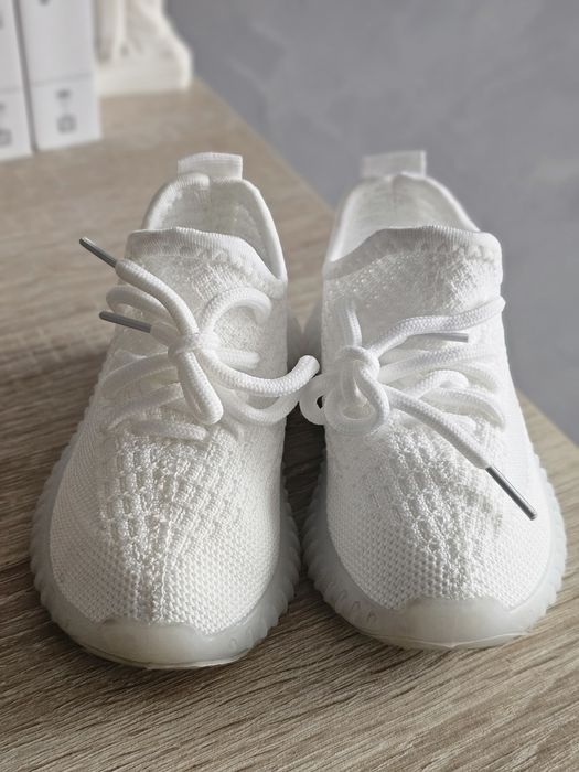 Adidasi Baby Yeezy - 23