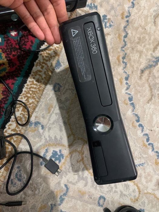 Продам XBOX 360 без дисков срочно