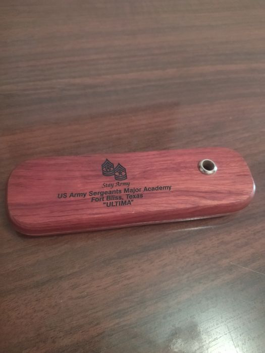 Шкатулка из красного дерева