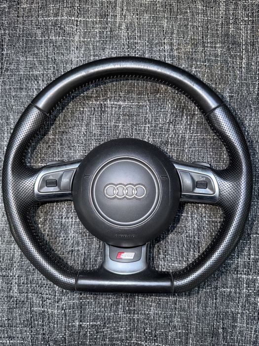 Volan sport Audi S-Line teșit (Flat Bottom) cu padele, comenzi și airbag inclus