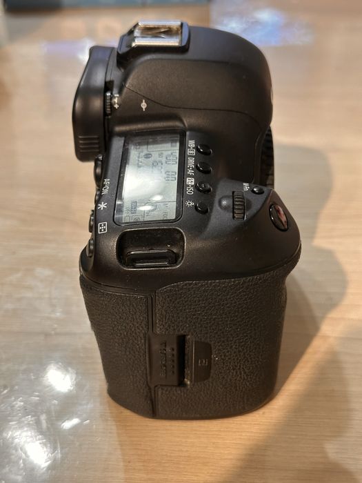 Canon 5d mark iv + обьектив 50mm