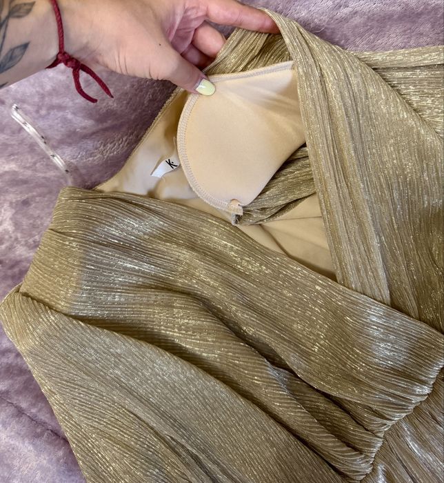 Золотистое платье