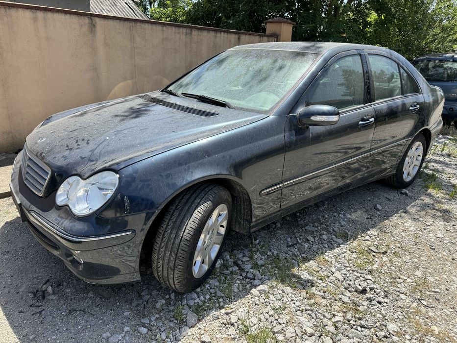 Продавам w203 на части