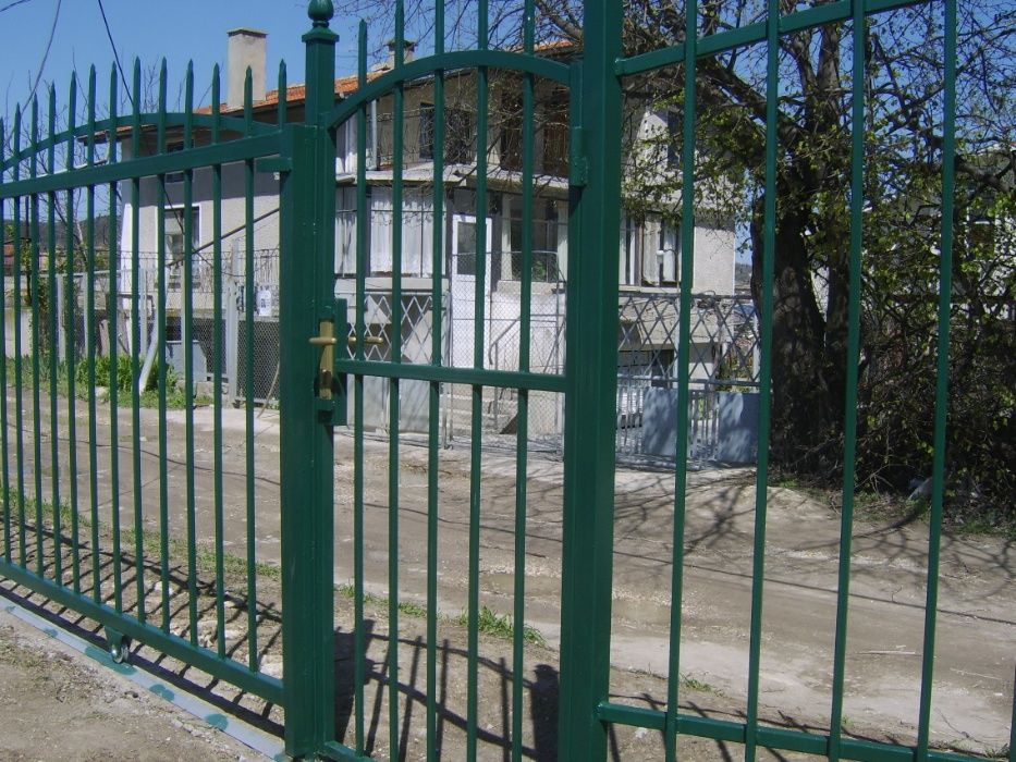 Метални конструкции - врати, решетки, парапети, огради и др.