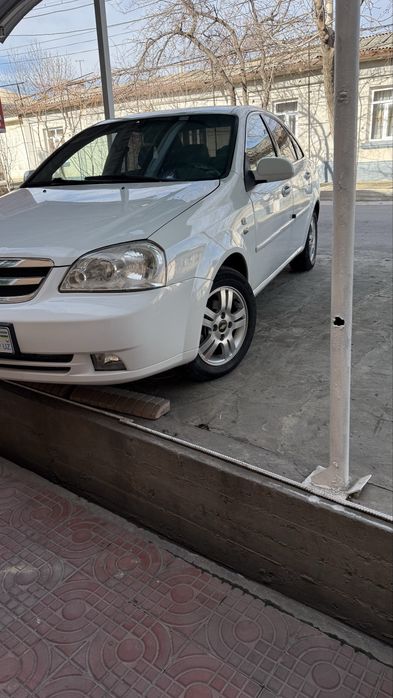 Lacetti sotiladi 2010 yil sotiladi