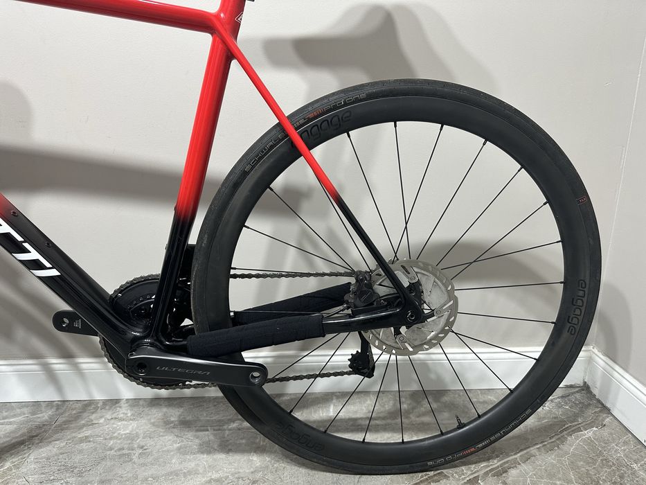 Cursiera Gravel Carbon Benotti ultegra di2
