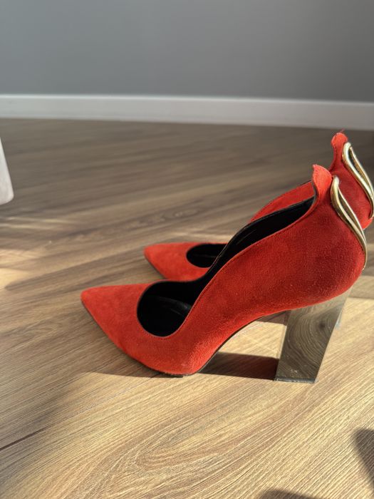 Продам отличные туфли