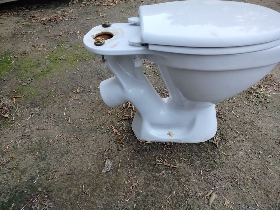 Продам унитаз бывший в употреблении