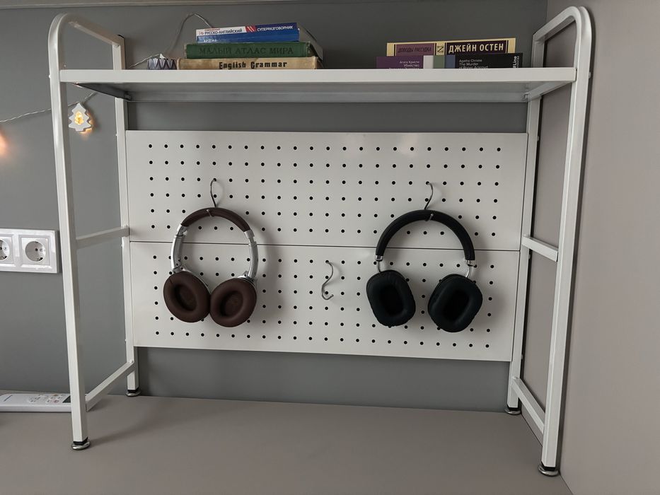 Настольная полка-органайзер с крючками