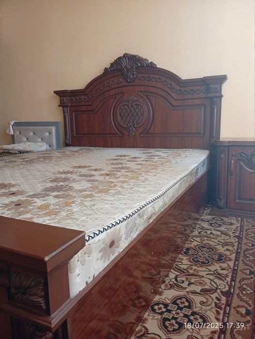 Yotoqxona mebeli va servant sotiladi