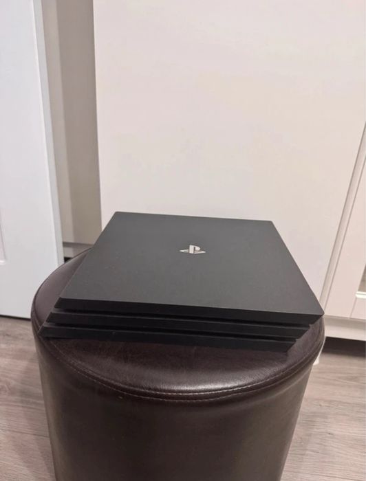 PS4 PRO 4k hdr 1tb