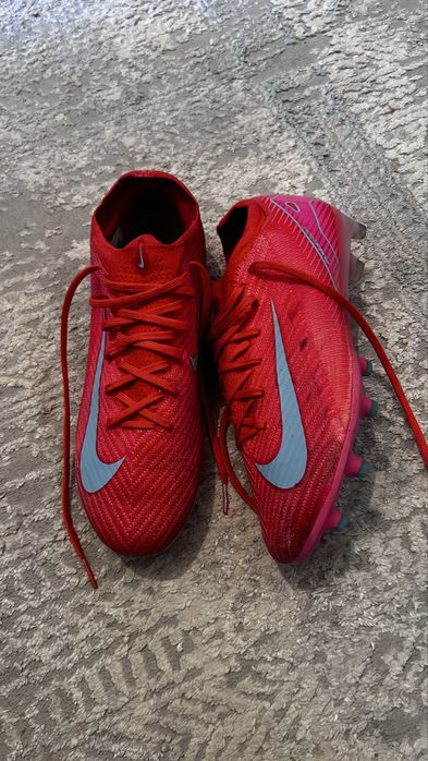 Футболный бутсы Nike