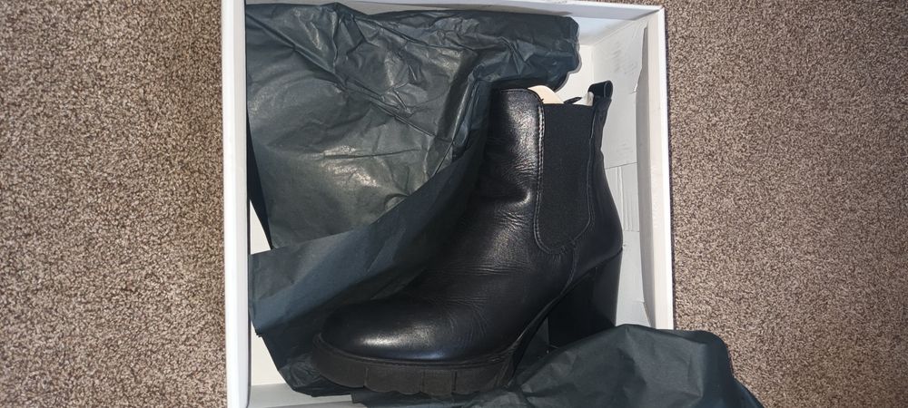 Обувки на марката  Тамарис