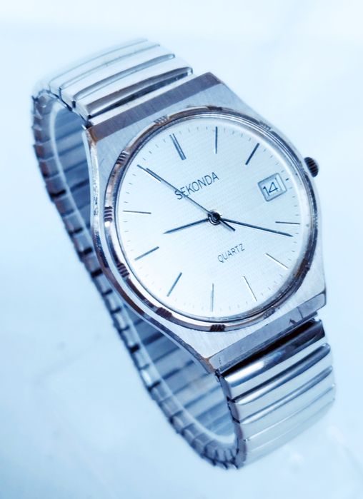 Ceas bărbătesc Sekonda cu quartz, carcasă și curea din oțel inoxidabil.
