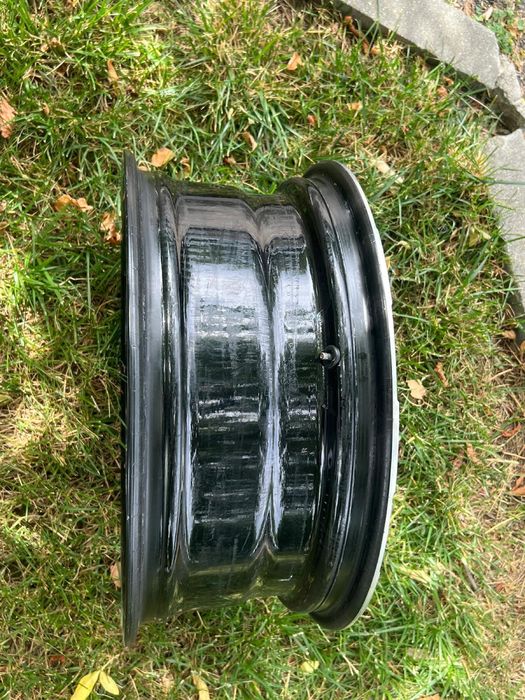 Vând janta Mercedes 2024 pe 17’’ usor avariata(zgariata)