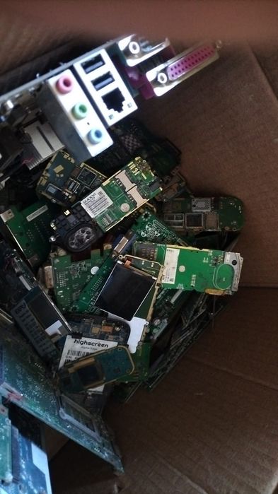 Имеется спрос на радиодетали советского производства .