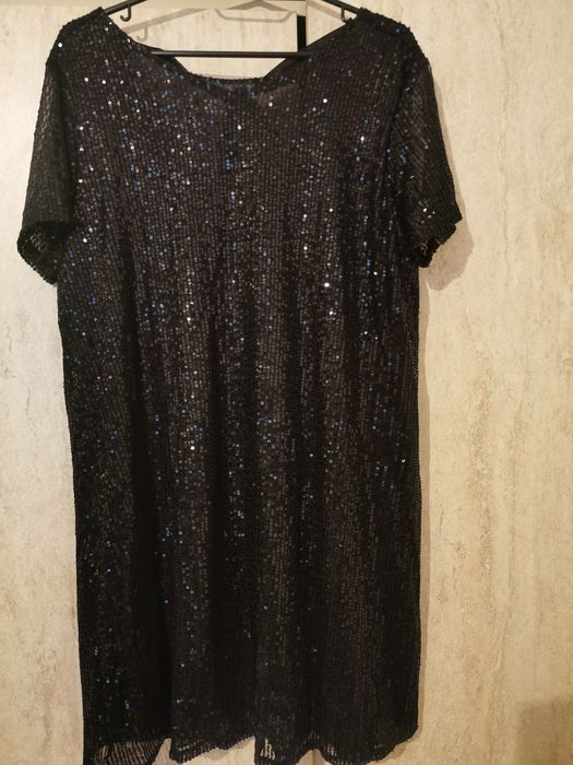 Различни празнични рокли л хл