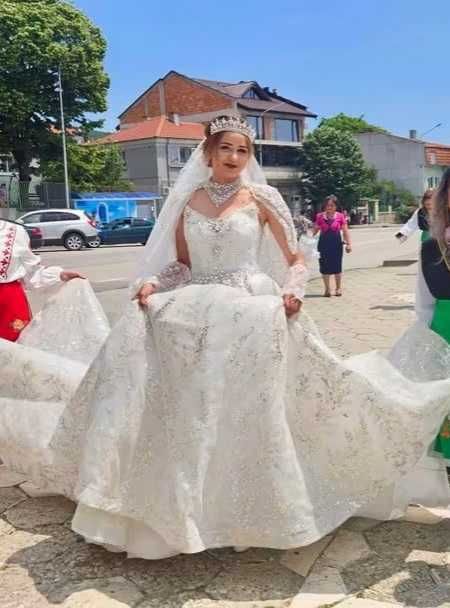 Булчинска рокля, тип принцеса.