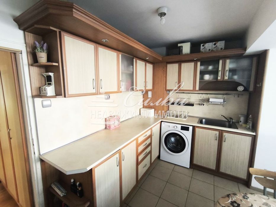 Продава се Двустаен апартамент в Шумен, Тракия - 60 кв.м за 1488 €/кв.м - Снимка #2