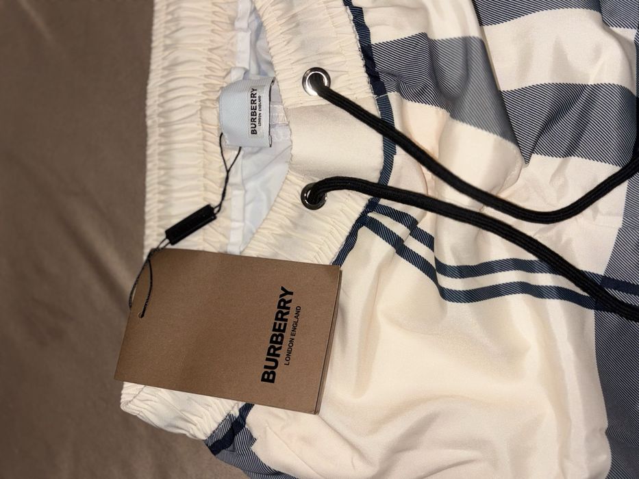 Къси гащи Burberry