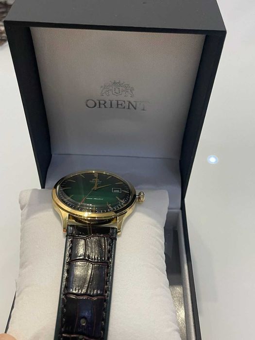 Orient, Автоматичен часовник с овален корпус