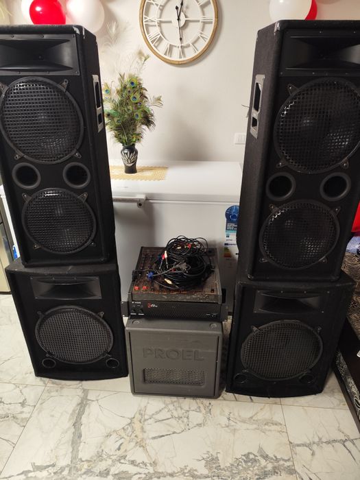SCHIMB CU SAXOFON.    4 Boxe ,1 bass activ ,1 putere 2x300 w