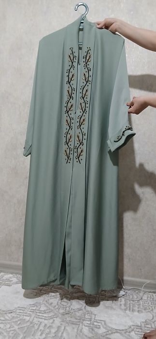 Ayollar arab abayasi