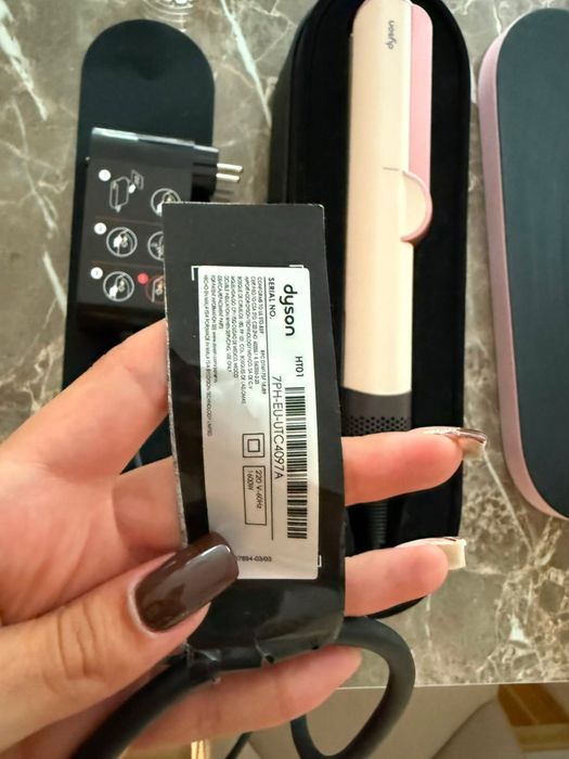 Dyson airstrait - цената подлежи на коментар