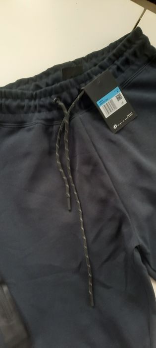 Ново мъжко долнище Nike Tech