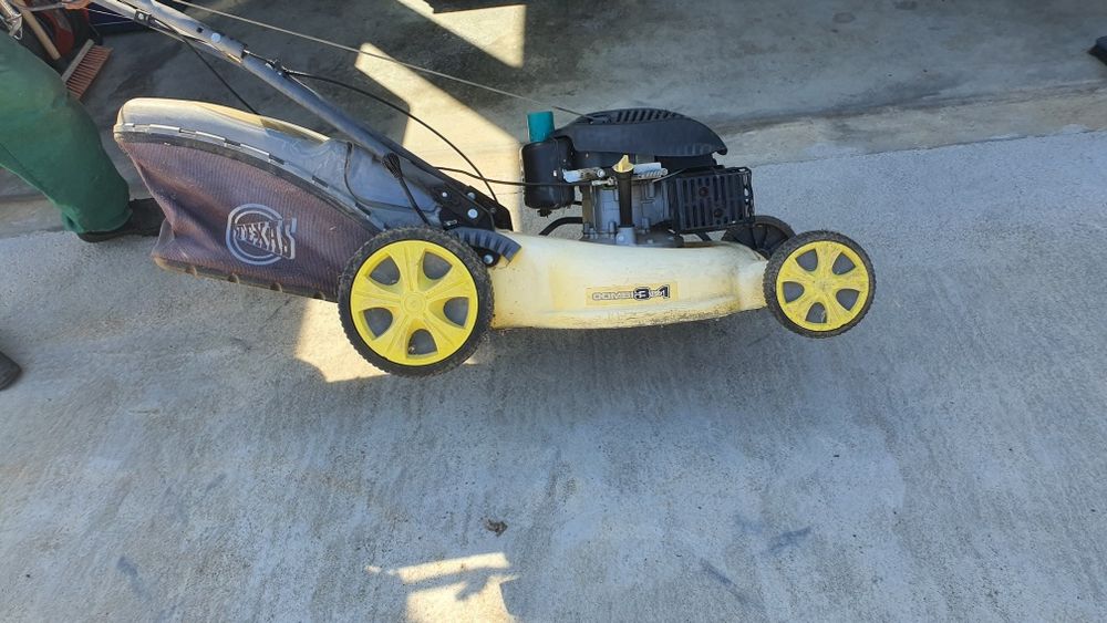 Masina tuns iarba Texas pe benzina