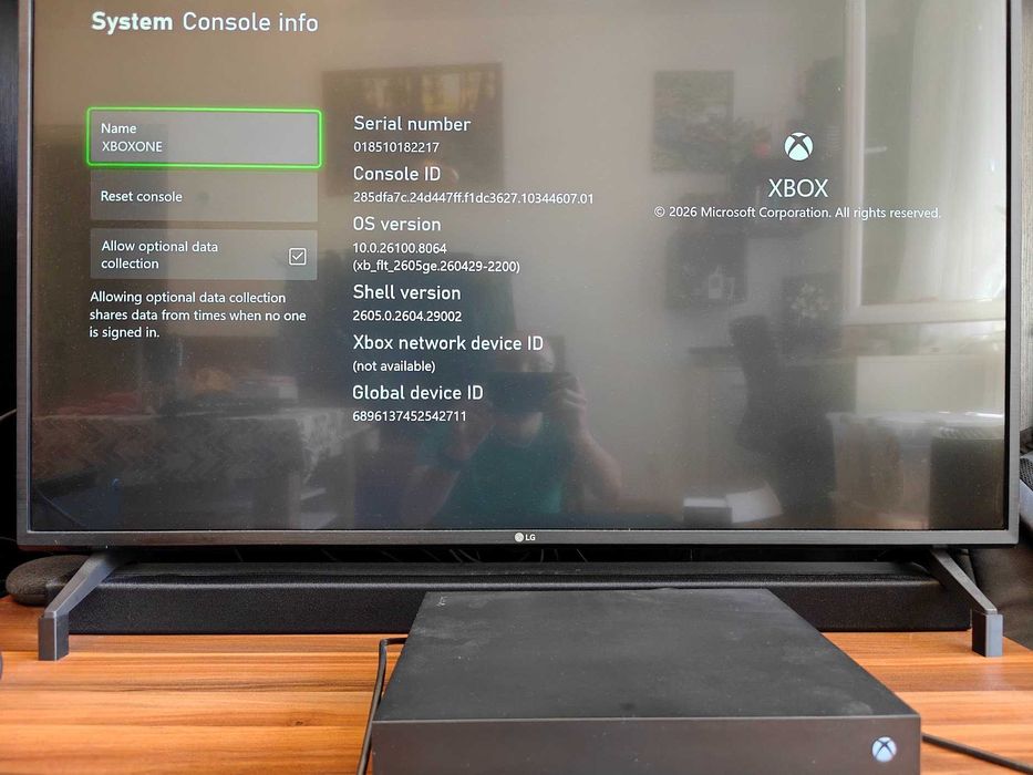 Xbox One X (Upgrade 1TB SSD) + 2 Controllere + Cutie originală – Stare ca nouă!