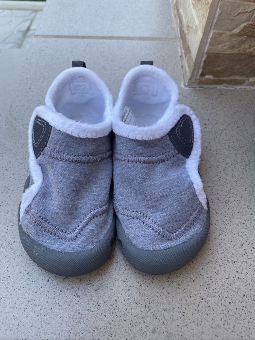 Vand cizme cauciuc si incaltaminte pentru interior , masura 26.