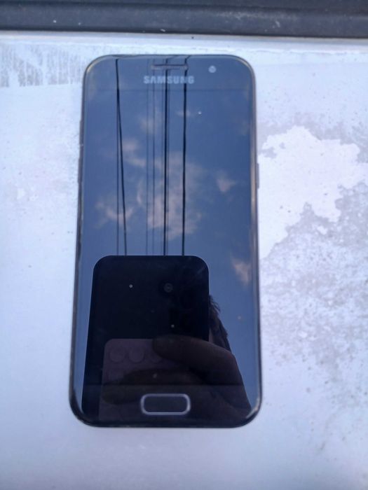 Vand telefoane samsung a3 si samsung j3 2017