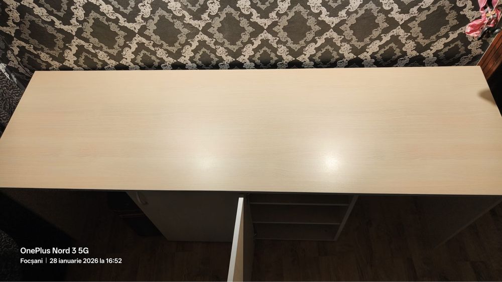 Birou facut pe comanda