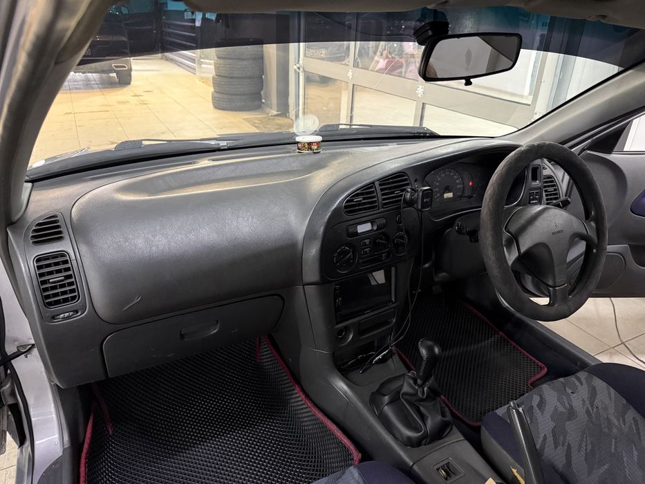 Mitsubishi Lancer Mirage Colt