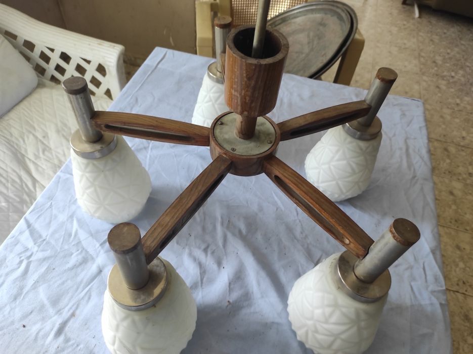 Полилей с пет плафона от бяло стъкло 50-57 см.