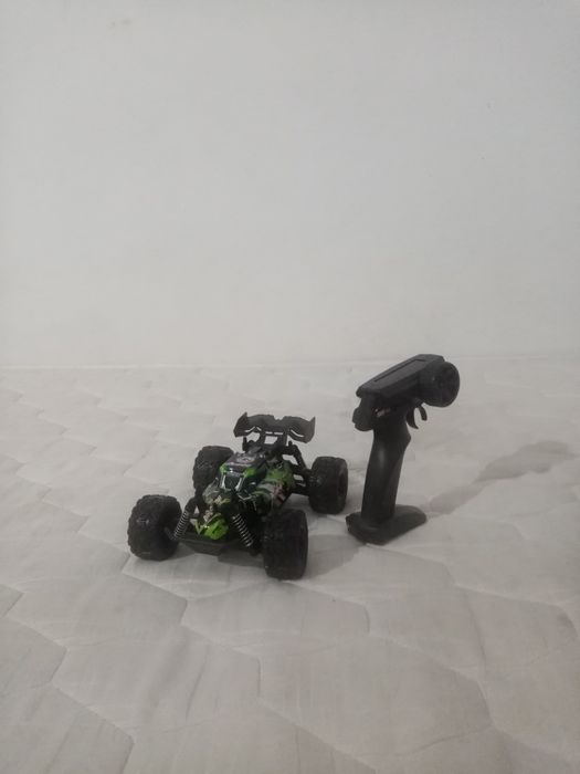 Vand masinuta cu telegomandă