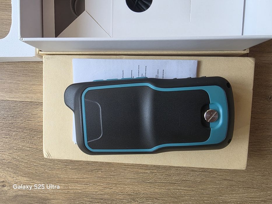 Aparat GPS portabil pentru măsurarea suprafeței terenului