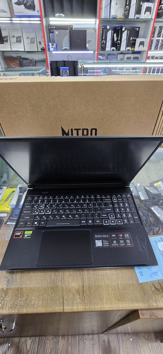 Acer Nitro v16 Gaming