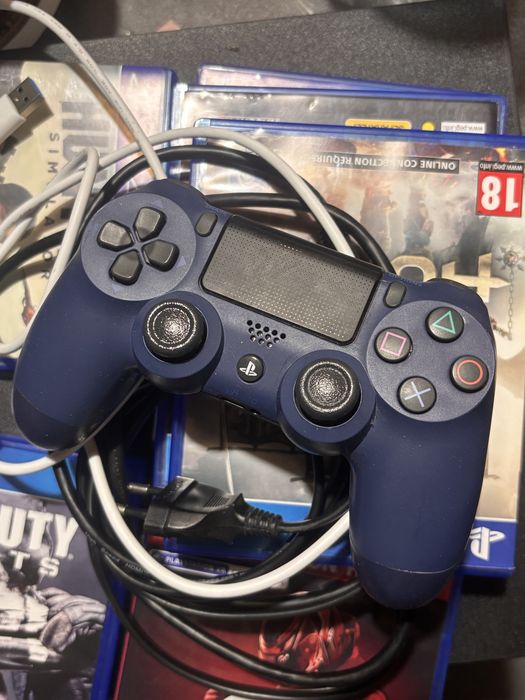 PlayStation 4 Pro 1TB + Оригинален джойстик DualShock 4 + 6 Игри на дискове