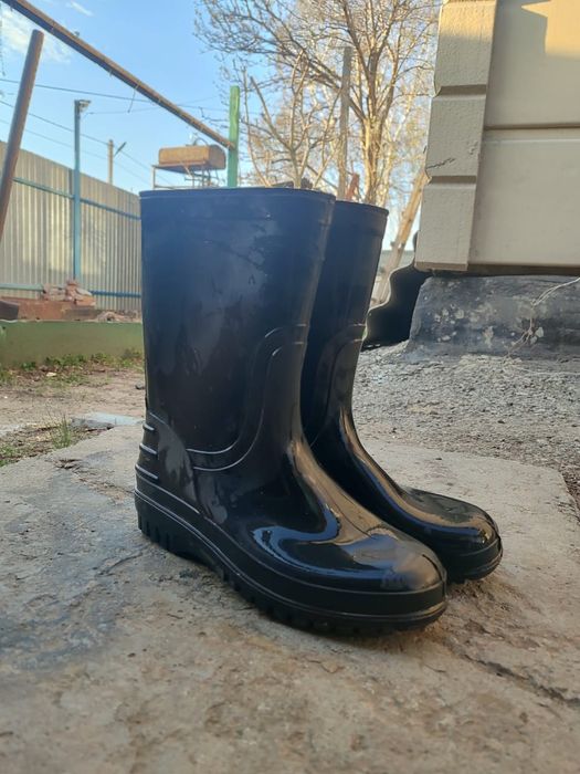 Продам резиновые сапоги