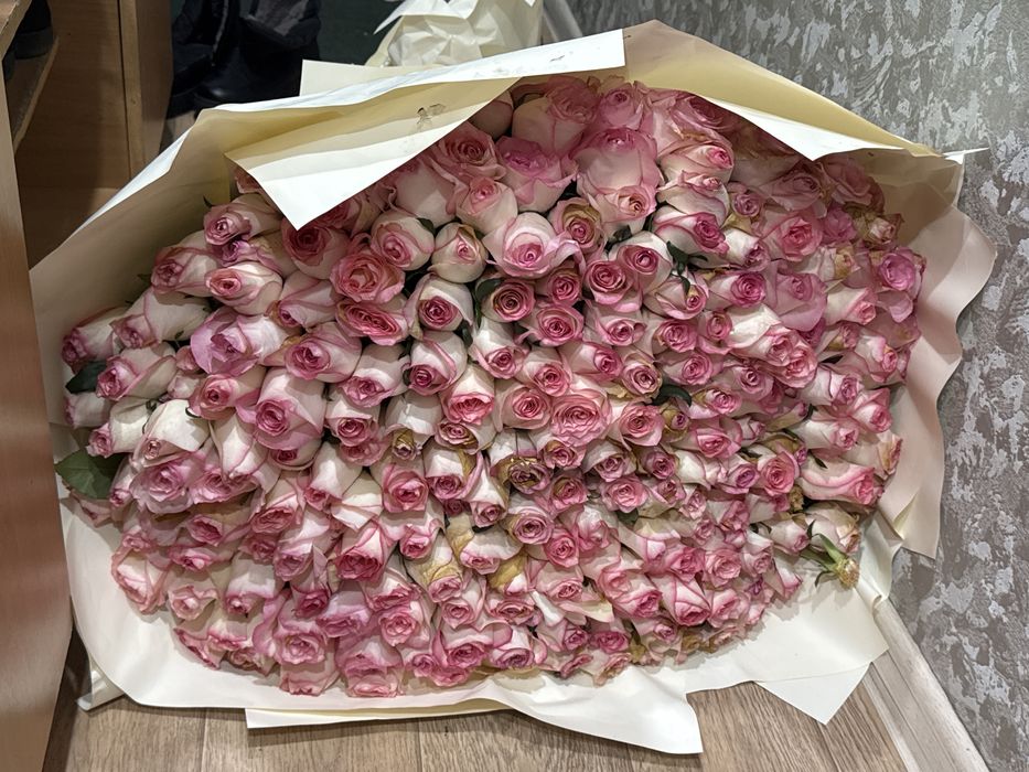 Цветы вчера подарили , сегодня можно подарить