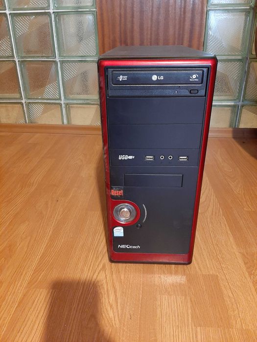 Компютър настолен