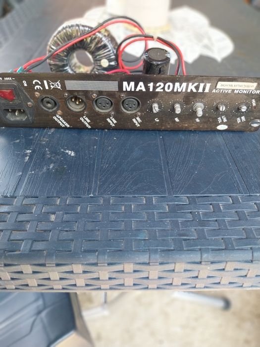 Active  monitor se vinde în starea care se vede în București sec 2 la nr tel 0799 319 680