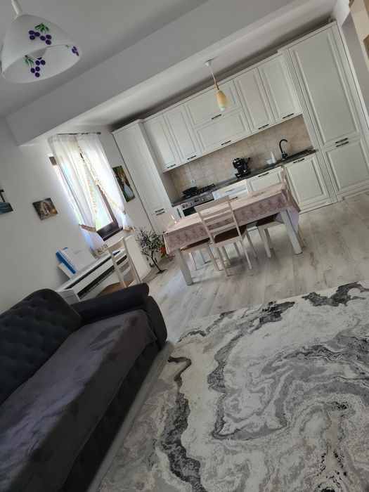 Vand apartament cu 2 camere Tractorul/Coresi