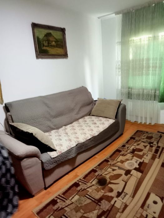 Vând 2 camere semidecomandat Vâlcea cartier Nord