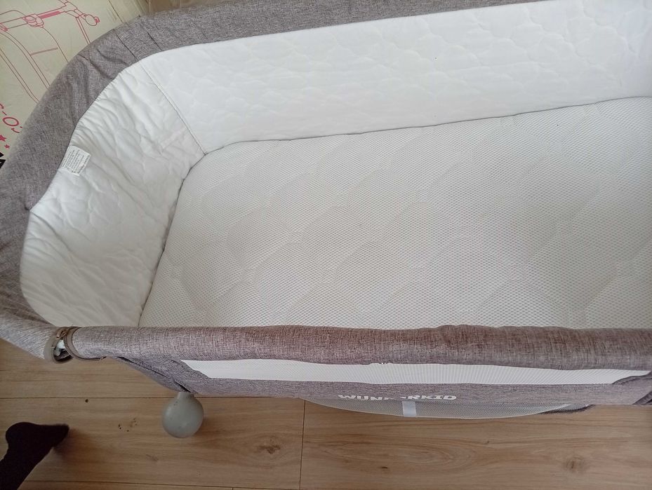 Продава се бебешко креватче