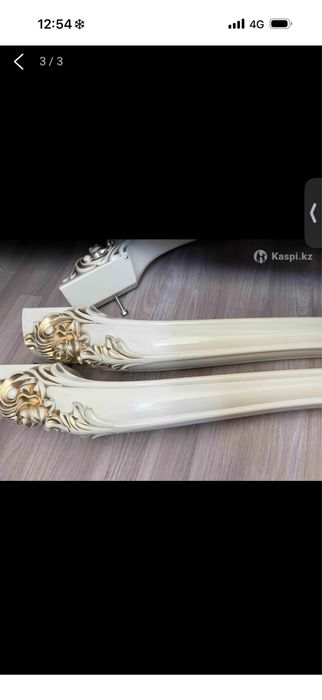 Стол для гостей.