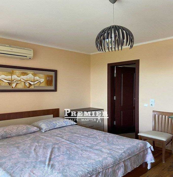 Предлагаме за продажба двуетажна къща в село Горица