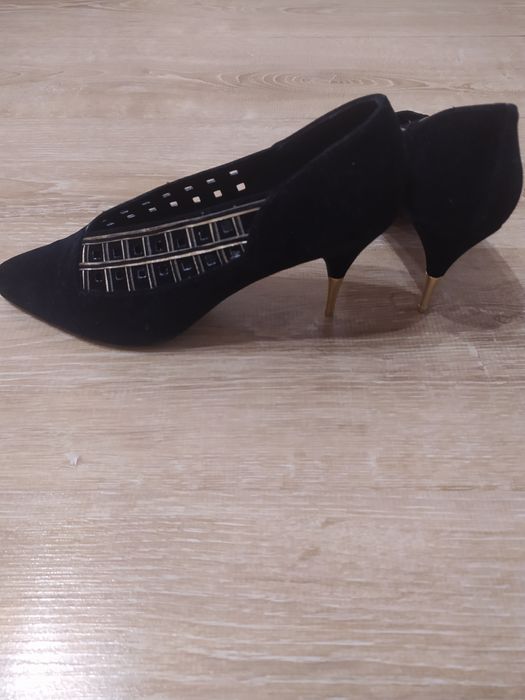 Продам новые туфли 40 размера